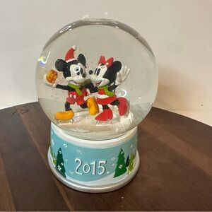 Disney Store 2015 Mickey & Minnie Christmas Snow Globe Ice Skating Holiday